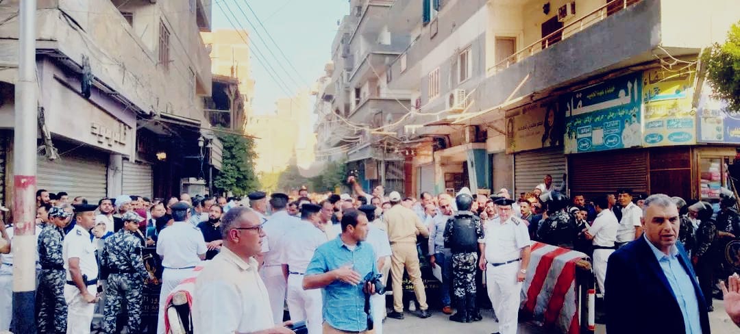 توافد المرشحين وأنصارهم على محكمة الزقازيق مع فتح باب الترشح للنواب،فيتو