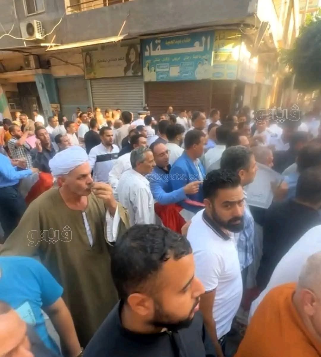 توافد العشرات من المرشحين المحتملين من مختلف الدوائر الانتخابية لتقديم أوراقهم،فيتو