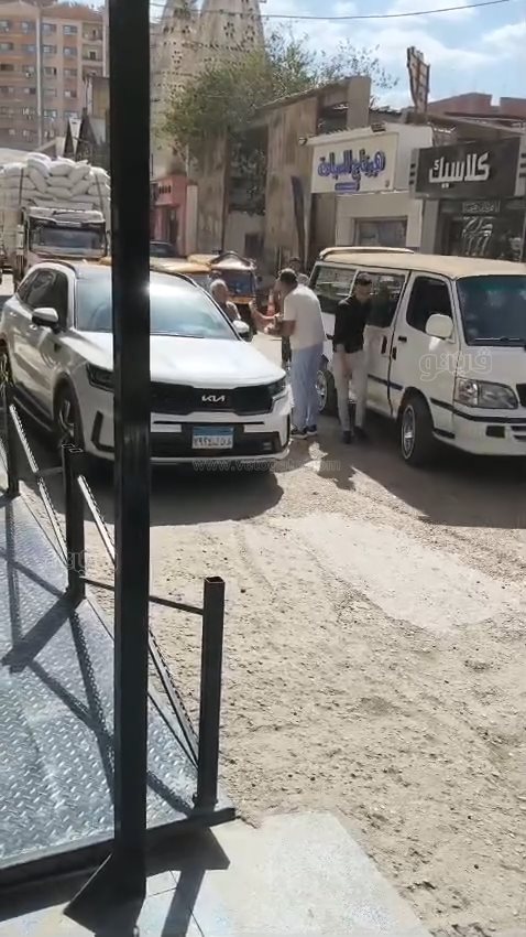 الشرقية تحتفل بسلام غزة.. “موسى الهويس” يُفجّر فرحة الشارع بتوزيع العصائر في أبوحماد،فيتو