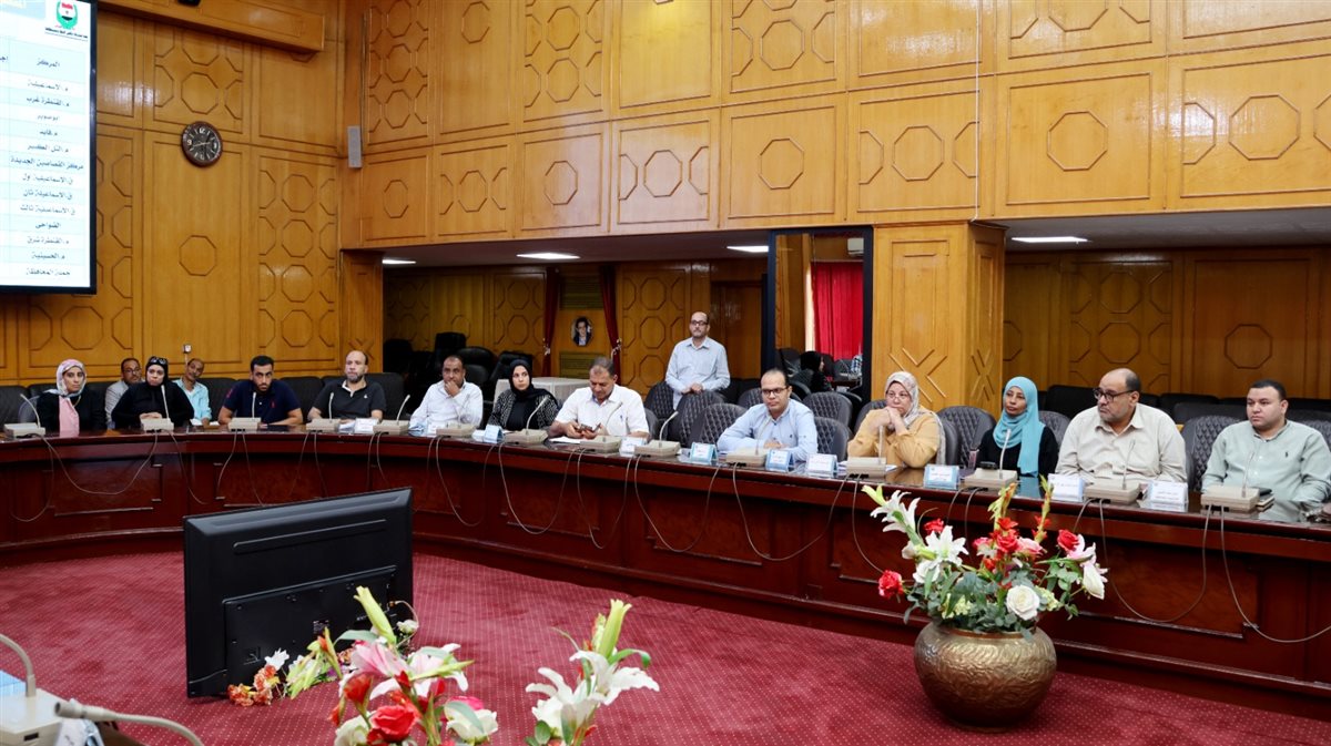 جانب من تسليم العقود،فيتو