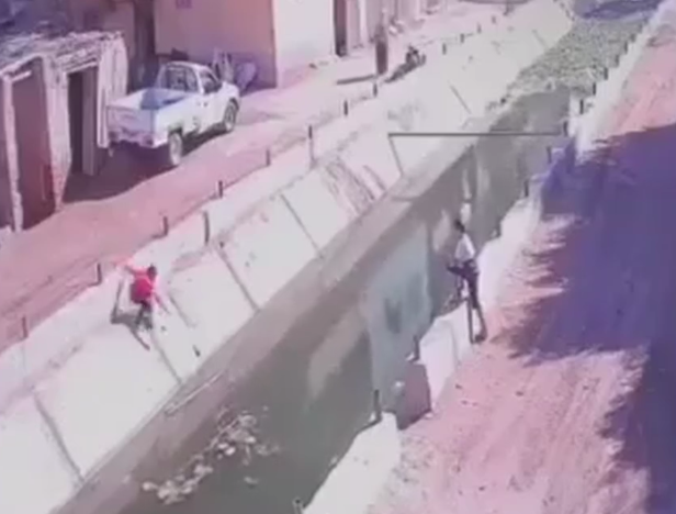 إنزلاق طفل وسقوطه في الترعة، فيتو