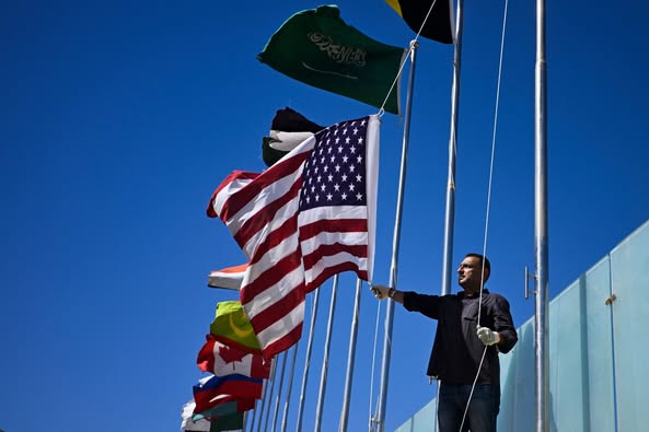 الأعلام تزين مباني شرم الشيخ، فيتو