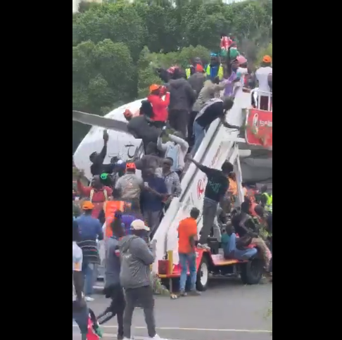 اقتحام مطار نيروبي لتشييع جثمان رئيس الوزراء، فيتو، فيتو