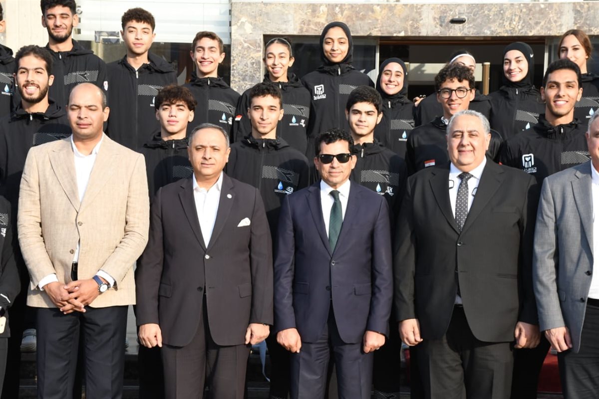 أشرف صبحي يلتقي لاعبي منتخب التايكوندو قبل مشاركتهم في بطولة العالم