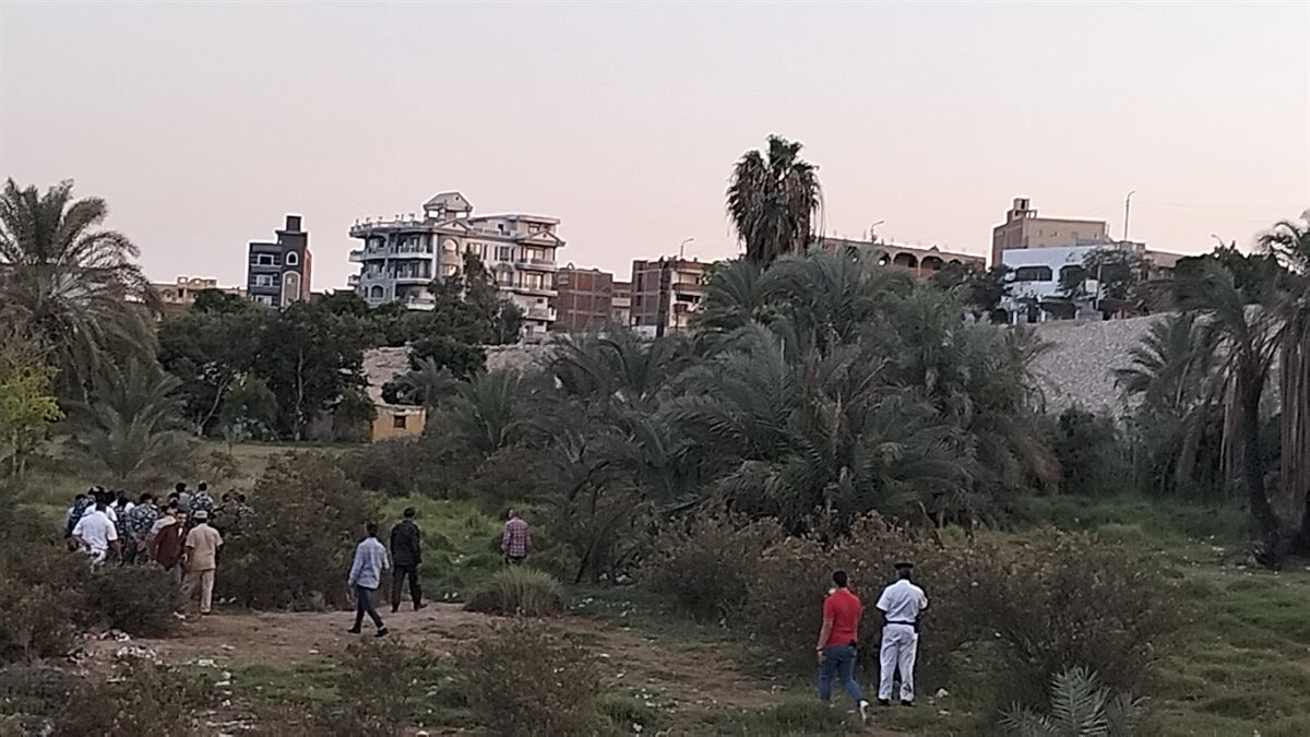 المتهم يرشد النيابة إلى الأماكن التي أخفى بها الاشلاء،فيتو