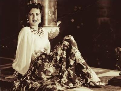 صورة نادرة للاديبة مى زيادة