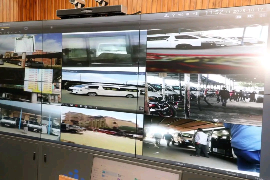 الأشموني يتابع من مركز السيطرة الموحد التزام السائقين بتعريفة الركوب الجديدة في الشرقية،فيتو