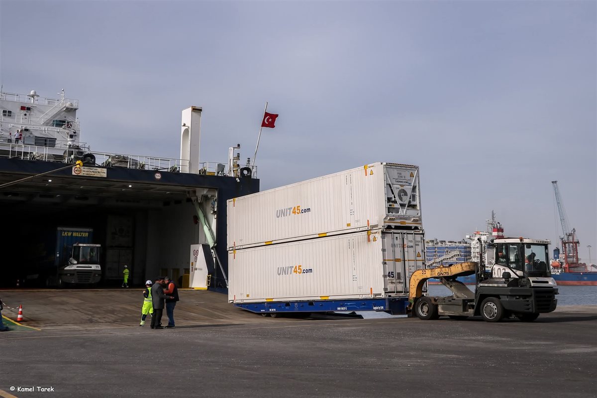 ميناء دمياط.. فيتو 