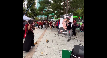 يرشقون صورة نتنياهو بالأحذية في كوريا، فيتو