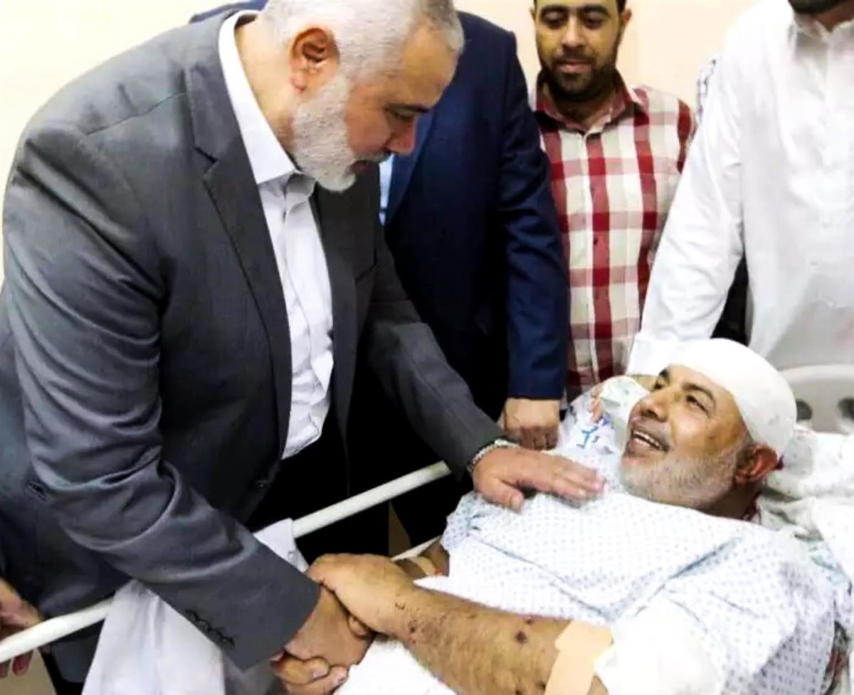 أسماعيل هنية وتوفيق ابو نعيم بعد محاولة اعتياله بتفجير سيارته، فيتو