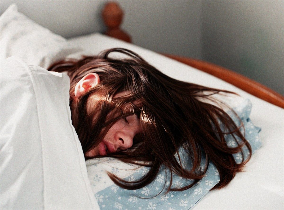 النوم الجيد لشعر صحي