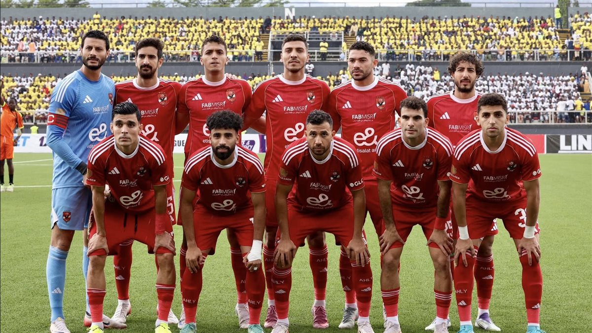 فريق الكرة بالنادي الأهلي، فيتو