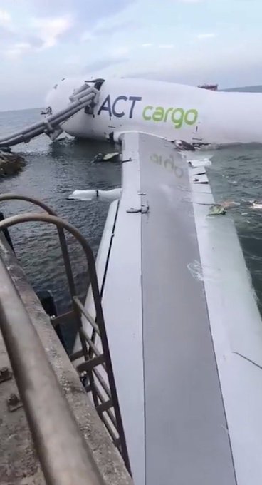 سقوط طائرة شحن إماراتية في البحر، فيتو