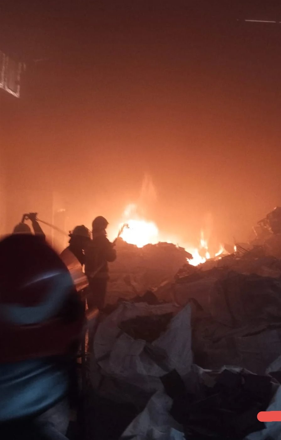 حريق مخزن خردة ببولاق أبو العلا