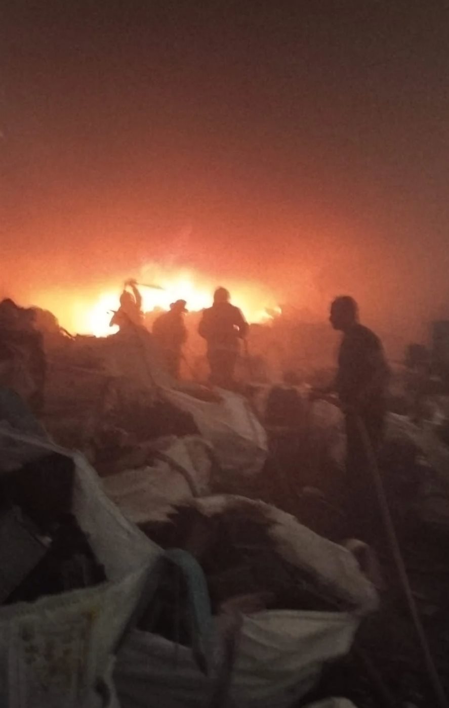 حريق مخزن خردة ببولاق أبو العلا