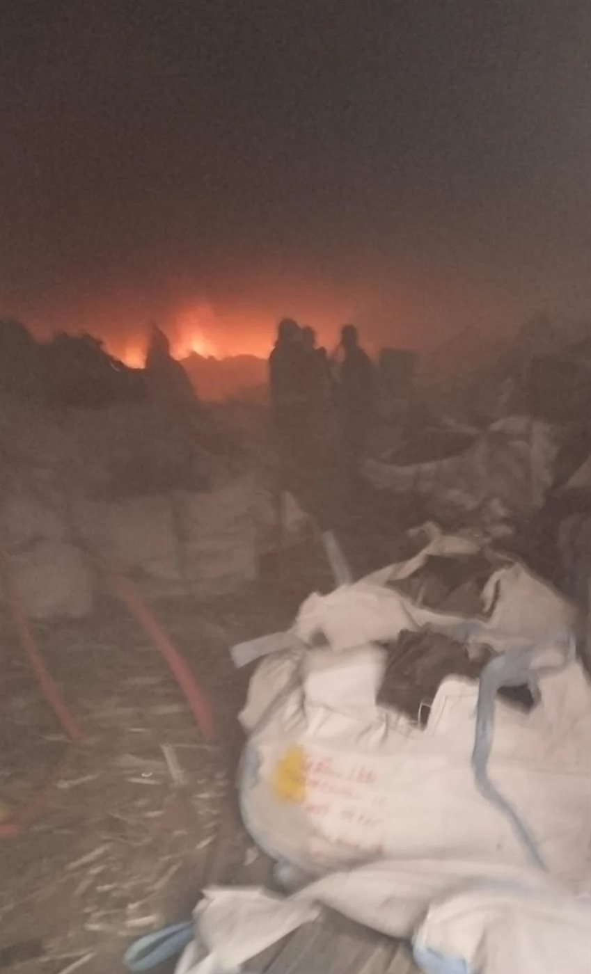 حريق مخزن خردة ببولاق أبو العلا