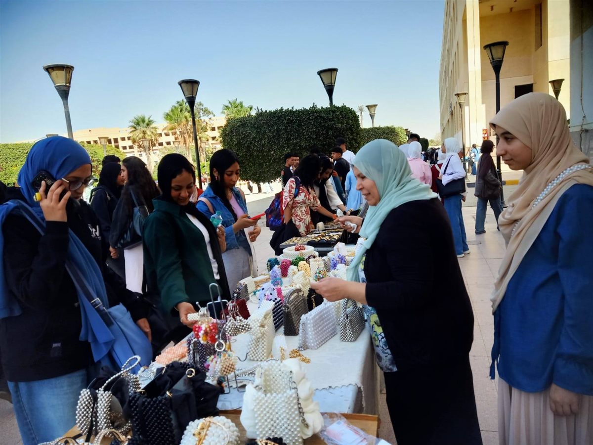 جانب من الحرف اليدوية ايادى مصر ب6اكاوبر - فيتو