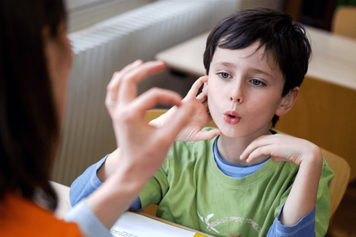 التعامل مع تأتأة الطفل