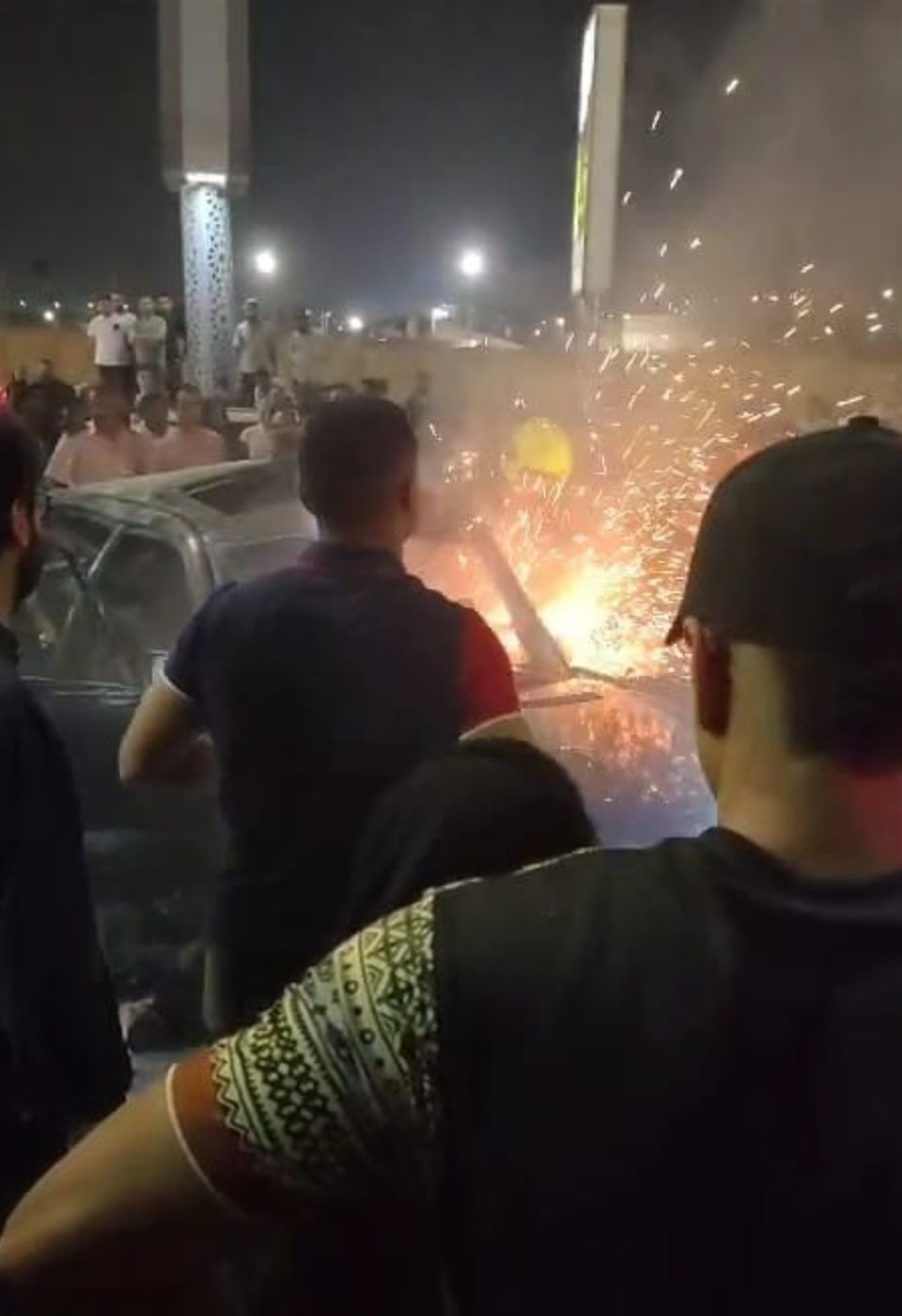 تفحم سيارة وقائدها على طريق السويس الصحراوي