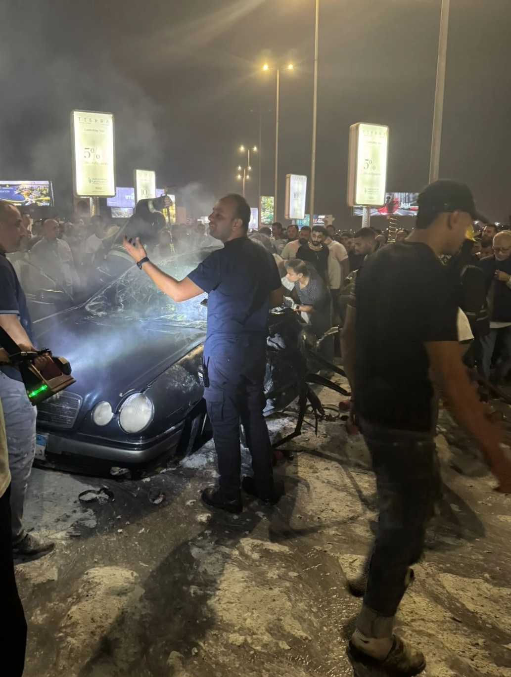 تفحم سيارة وقائدها على طريق السويس الصحراوي