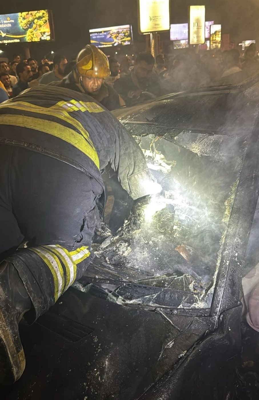 تفحم سيارة وقائدها على طريق السويس الصحراوي