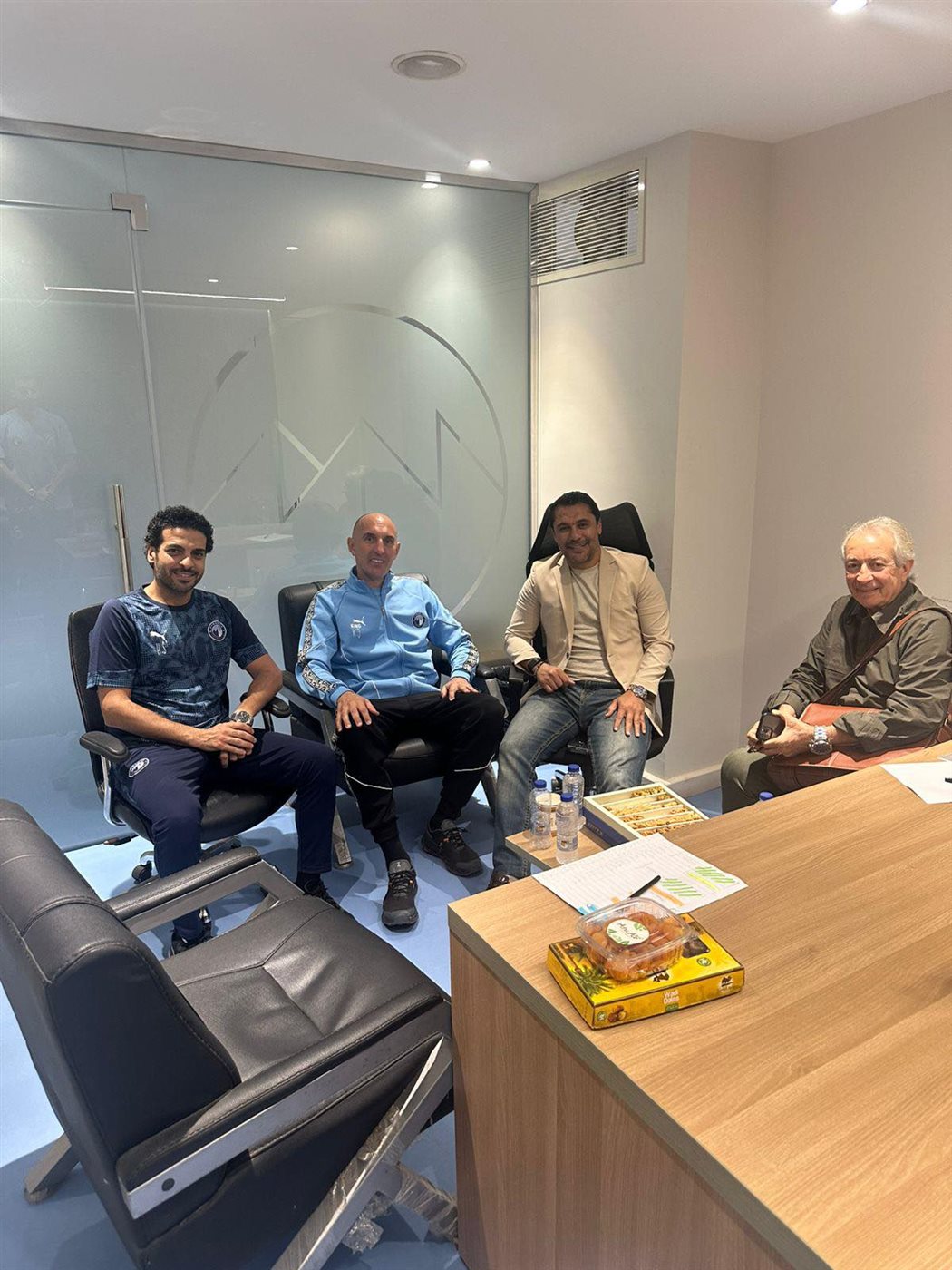 حلمي طولان مع مسئولي بيراميدز، فيتو