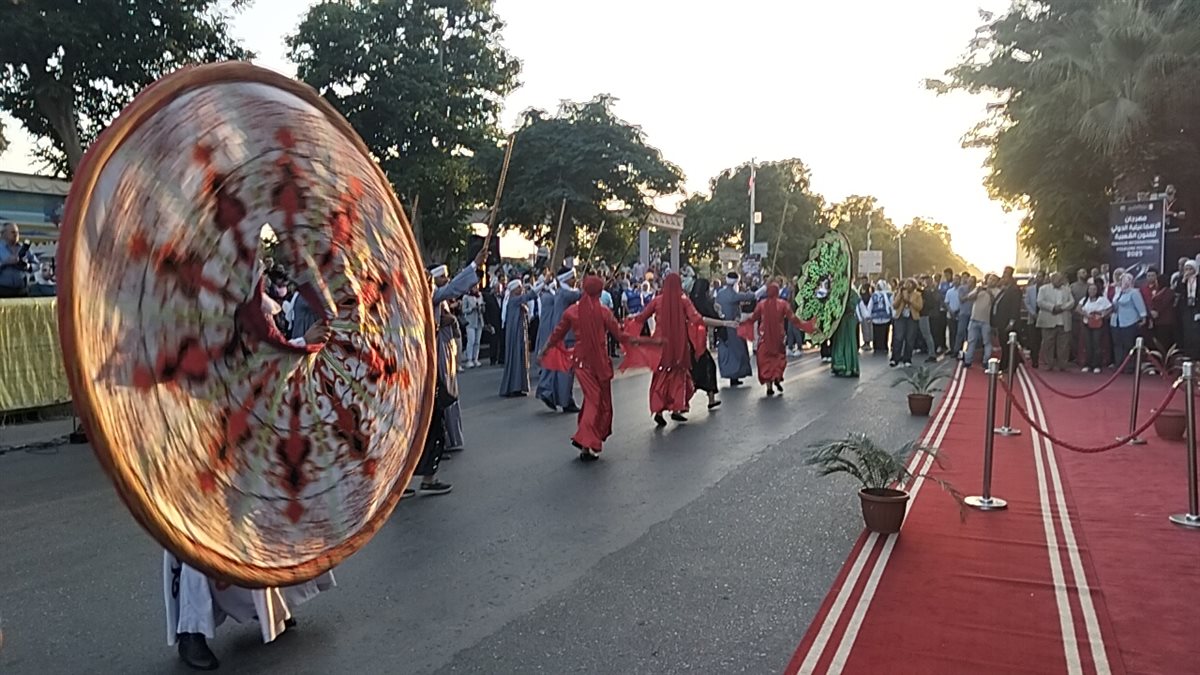 ديفلية مهرجان الفنون الشعبية بالإسماعيلية، فيتو