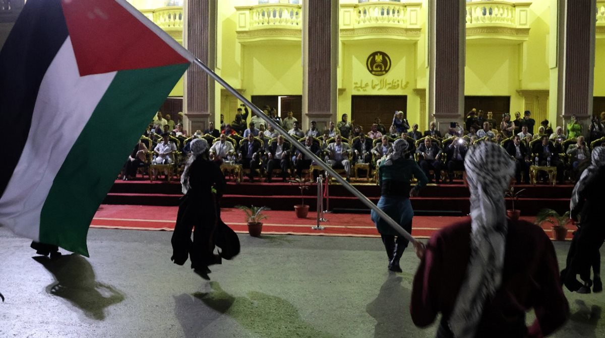 فرقة فلسطين خلال مشاركتها بديفيلية المهرجان، فيتو