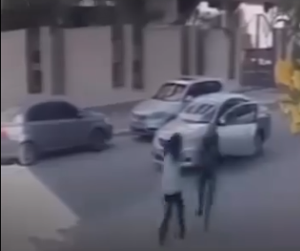لحظة اعتداء السائق على الفتاة، فيتو
