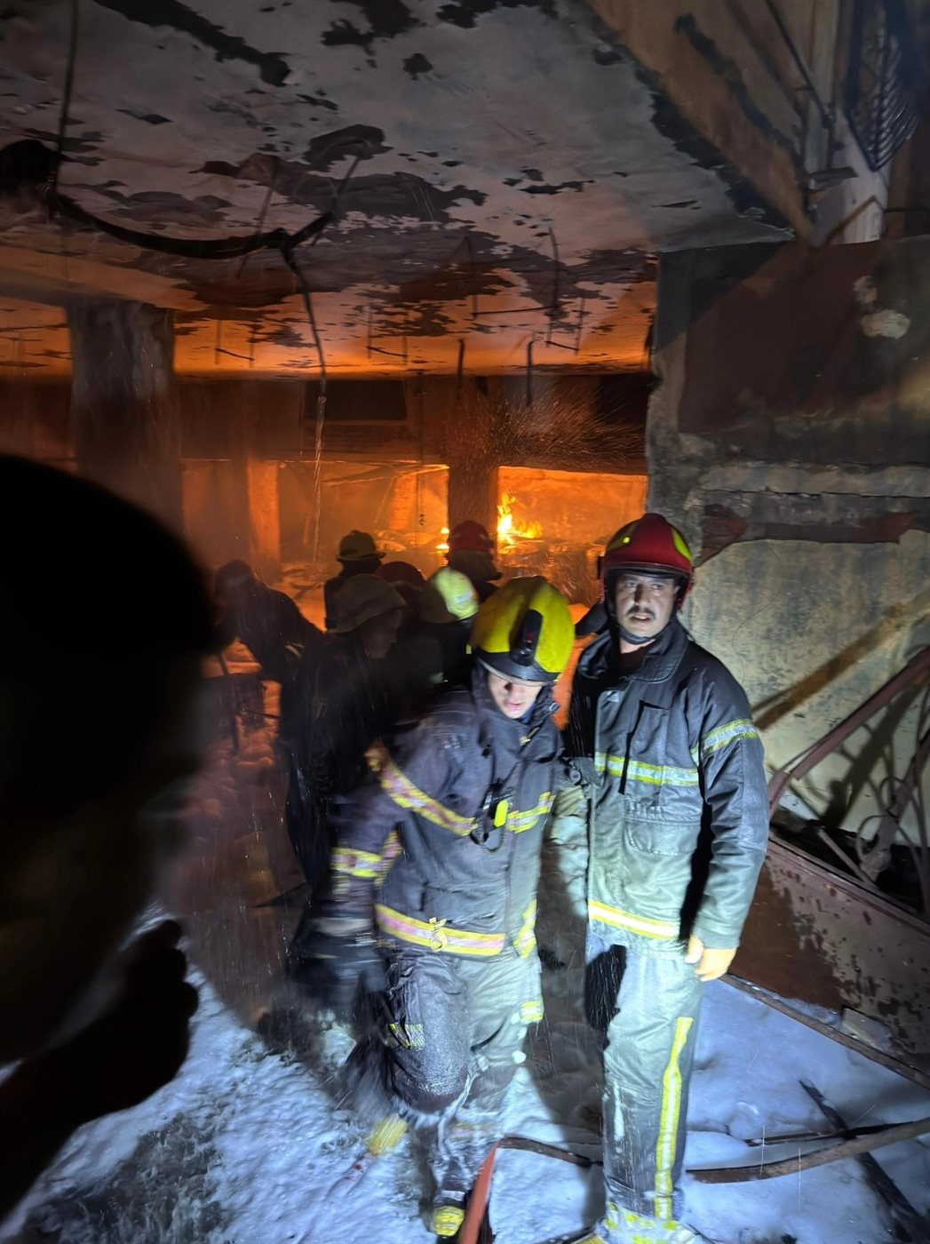 حريق مخزن كيماويات وبويات بالشروق