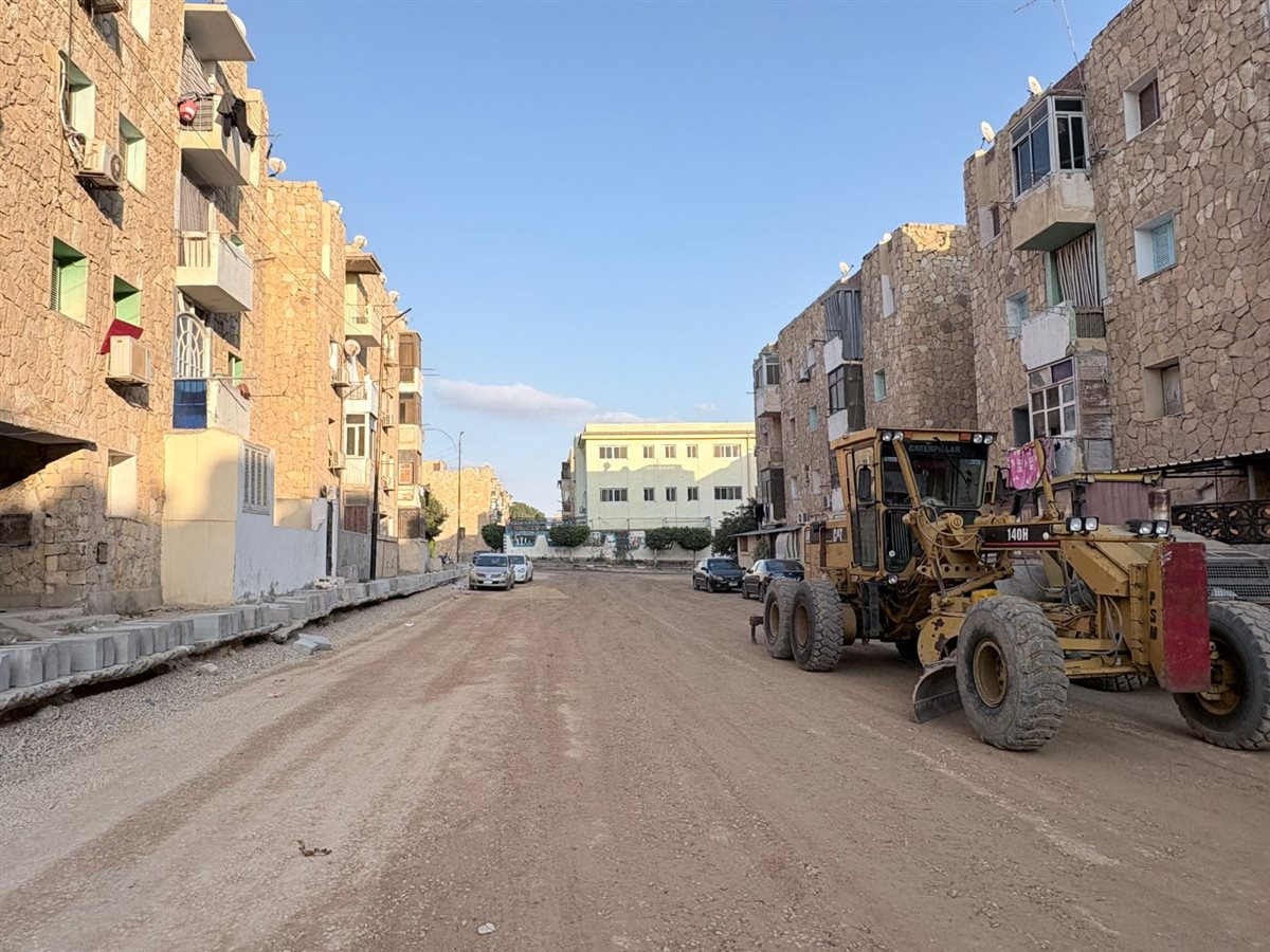 جانب من بدء أعمال الرصف، فيتو