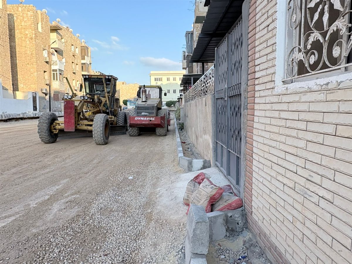 جانب من بدء أعمال الرصف، فيتو