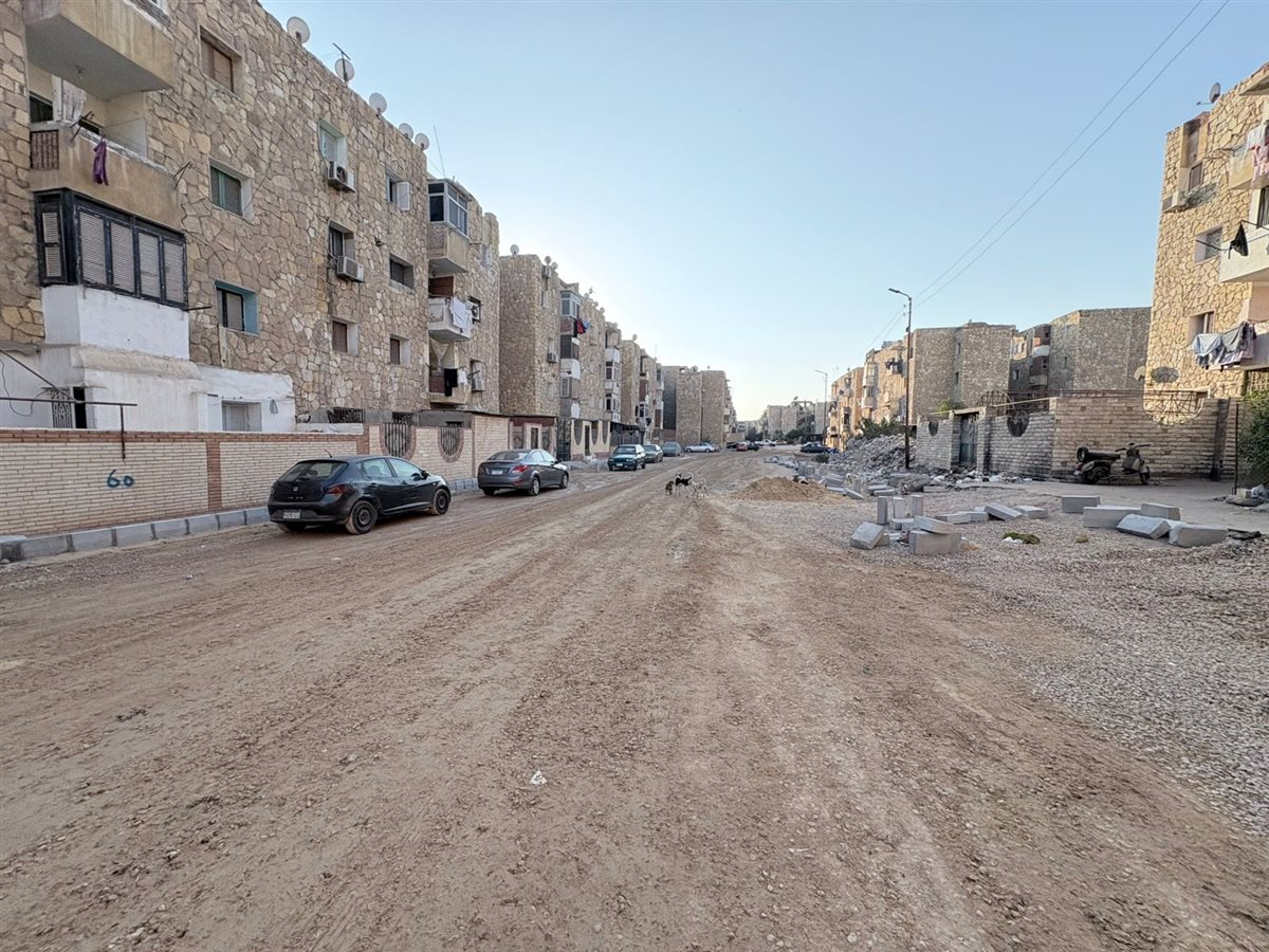 جانب من بدء أعمال الرصف، فيتو