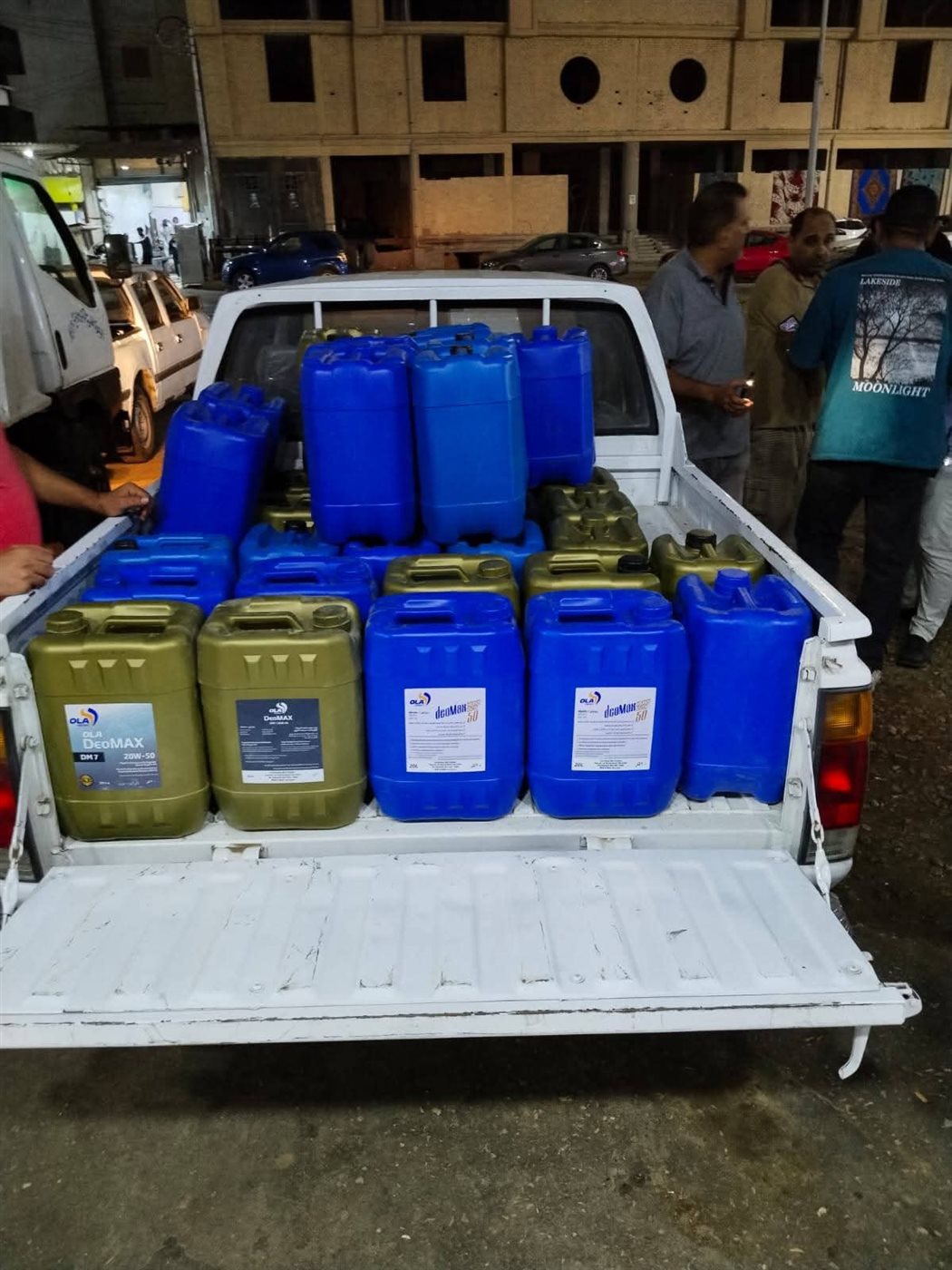 حملة تموينية مكبرة بدمياط تضبط 718 لتر زيت سيارات مجهول المصدر