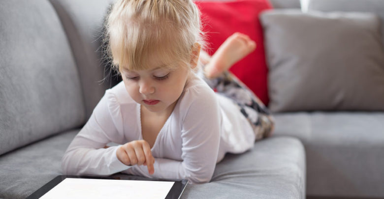 تأثير الشاشات على الأطفال&nbsp;