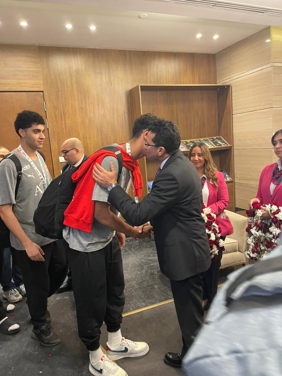 أشرف صبحي يستقبل بعثة منتخب ناشئي اليد بعد إنجاز بطولة العالم بالمغرب