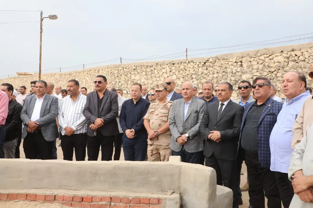 محافظ الشرقية يُشيّع جثمان رئيس ديرب نجم ويؤدي صلاة الجنازة ويقدّم واجب العزاء لأسرته،فيتو