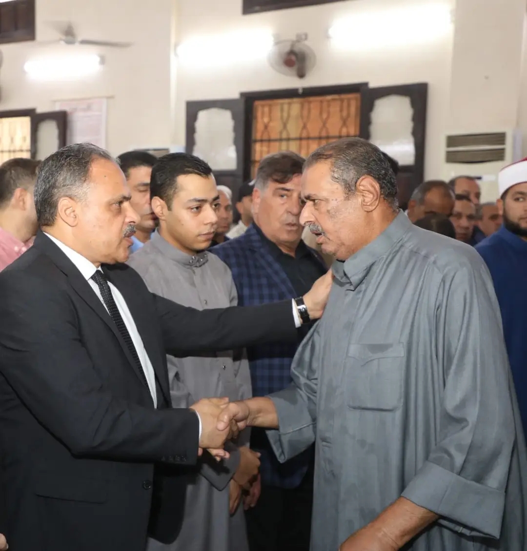 محافظ الشرقية يُشيّع جثمان رئيس ديرب نجم ويؤدي صلاة الجنازة ويقدّم واجب العزاء لأسرته،فيتو