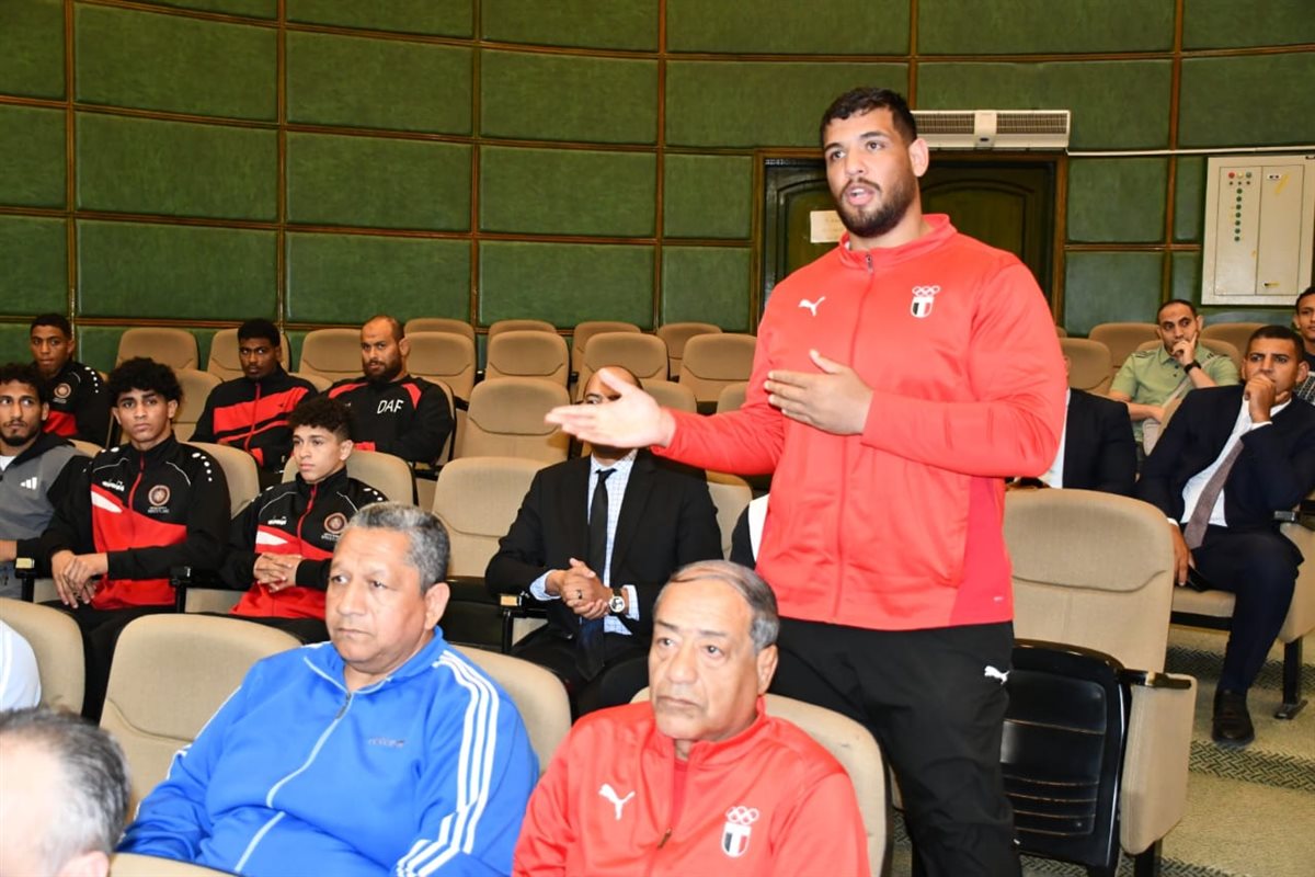 وزير الرياضة ورئيس الأوليمبية يناقشان خطة دعم أبطال المصارعة استعدادًا لبطولات العالم والأولمبياد