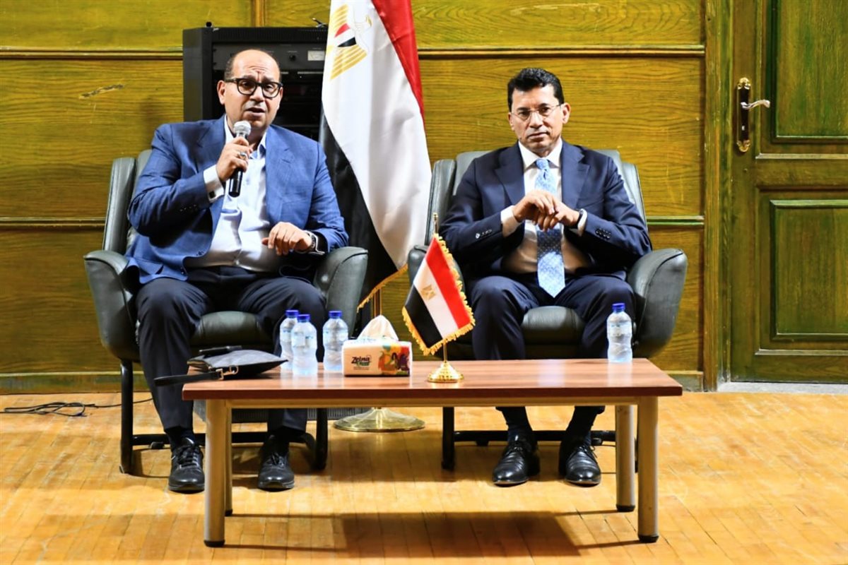 وزير الرياضة ورئيس الأوليمبية يناقشان خطة دعم أبطال المصارعة استعدادًا لبطولات العالم والأولمبياد