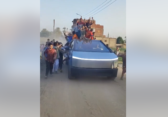 مرشح برلماني يستخدم سيارة تسلا للدعاية الانتخابية، فيتو