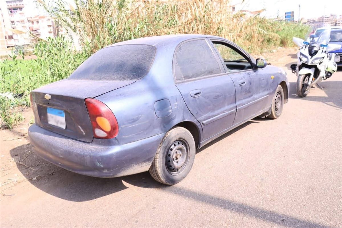 محافظ دمياط يضبط سيارة تسير عكس الاتجاه ويؤكد: لا تهاون مع مخالفى قواعد المرور