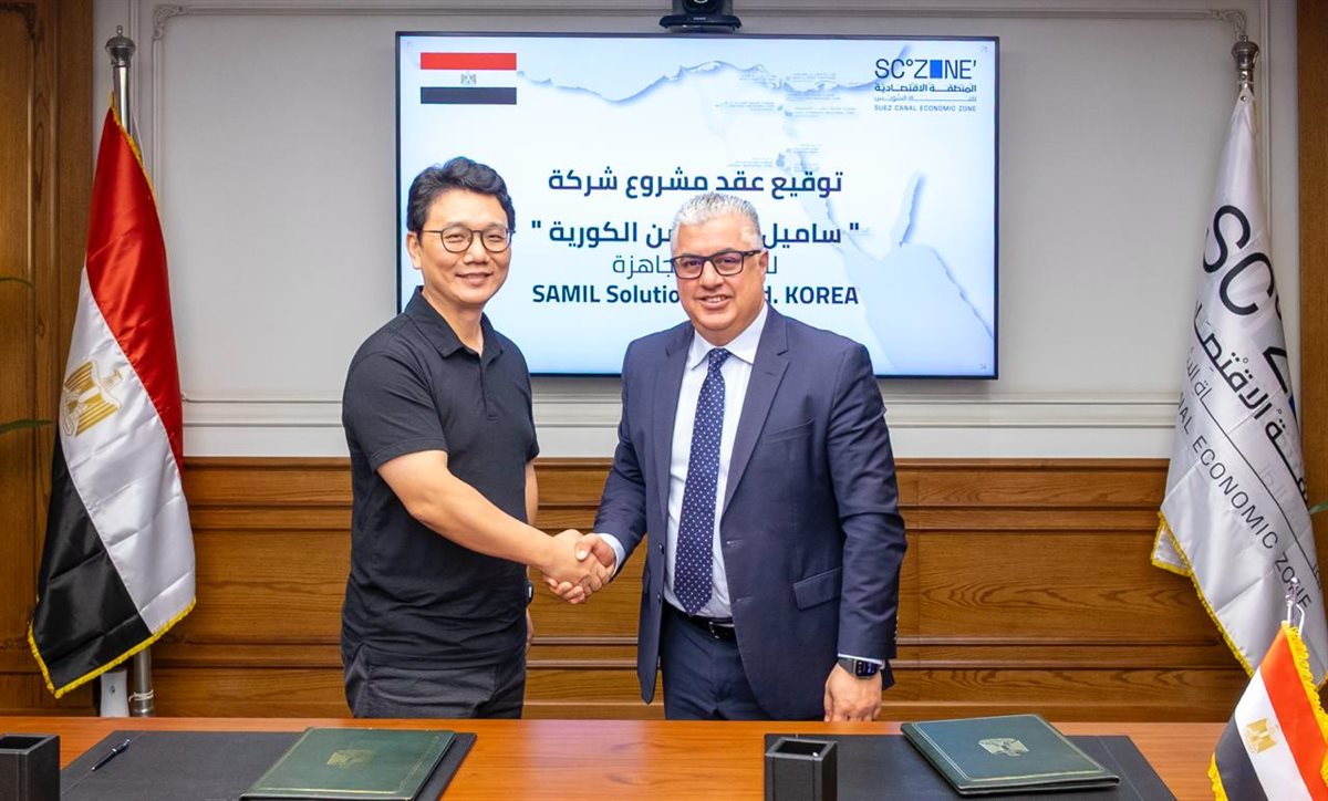 جانب من توقيع العقد،فيتو