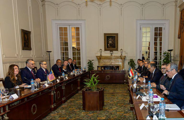 لقاء وزير الخارجية وسعد بولس وأعضاء السفارة الأمريكية بالقاهرة، فيتو