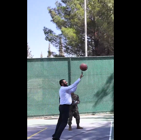 أحمد الشرع يلعب السلة مع الأمريكان، فيتو