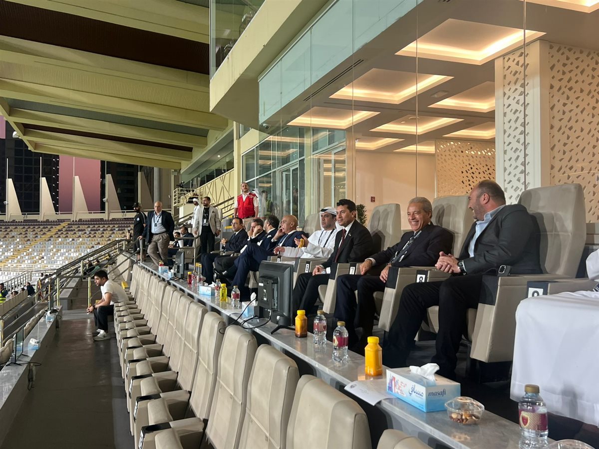 وزير الرياضة خلال متابعة نهائي السوبر المصري 