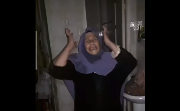 مسنة تستغيث وتبكي من عقوق ابنها، فيتو