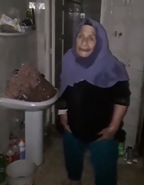 مسنة تبكي من ابنها ضربني وكسر لي سناني، فيتو