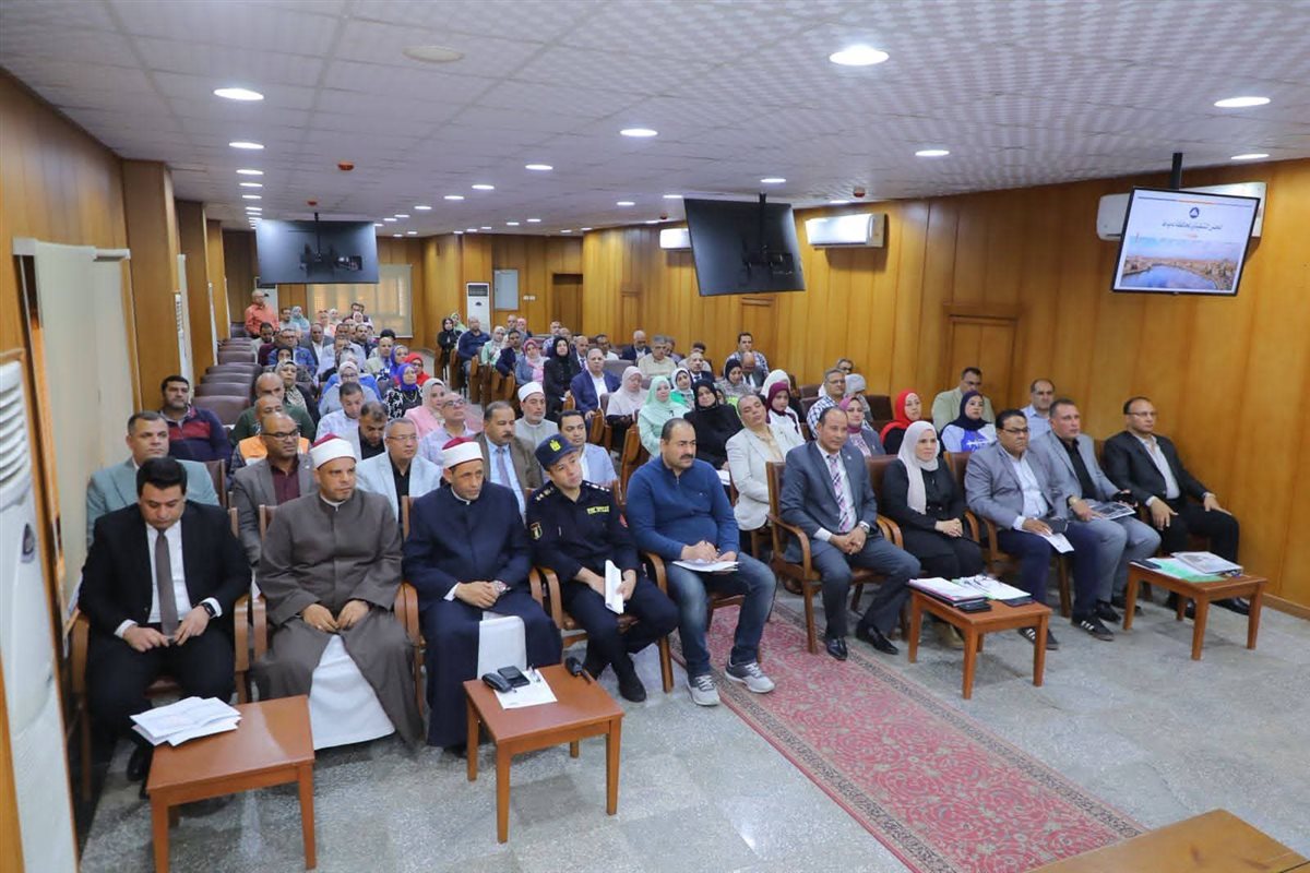 اجتماع محافظ دمياط مع المجلس التنفيذي 