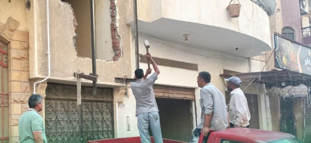 جانب من إزالة المصعد، فيتو